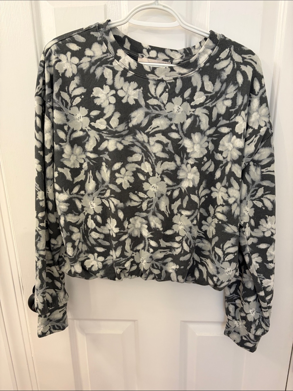 LOFT size small grays Floral Crewneck Pullover